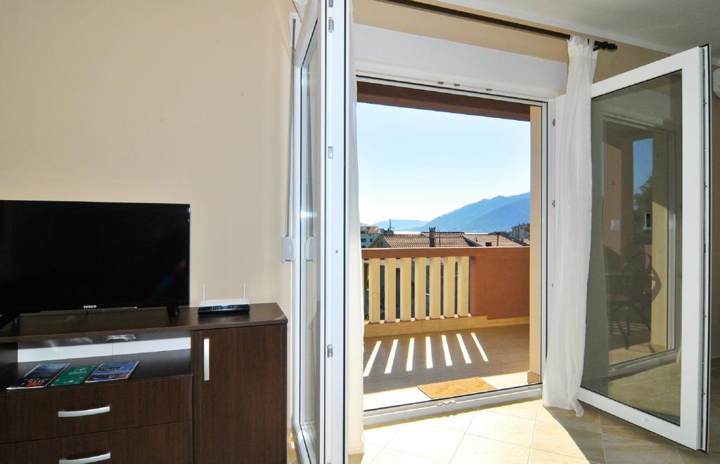 Apartments Mira Tivat Exterior photo