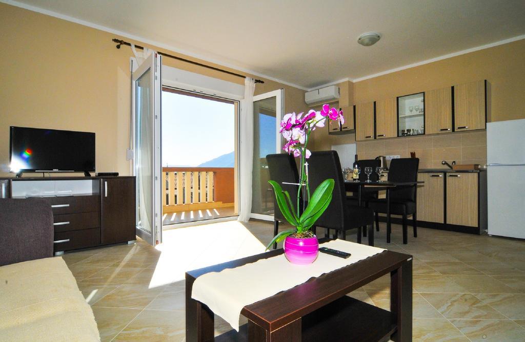 Apartments Mira Tivat Exterior photo