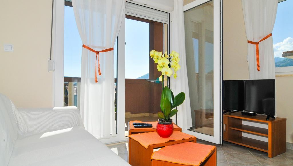 Apartments Mira Tivat Exterior photo